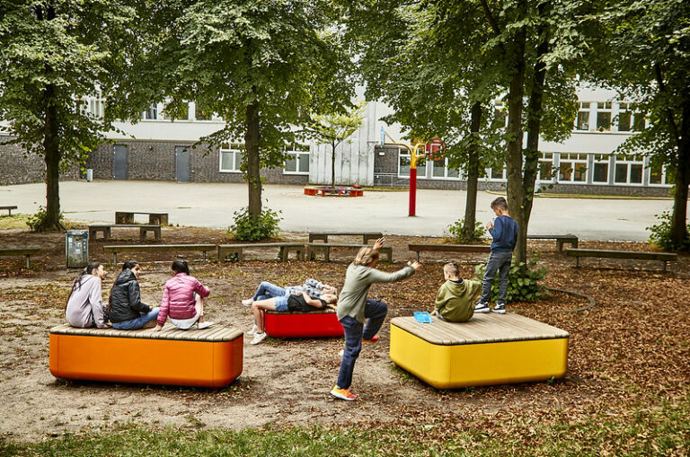 der-schulhof-als-lern-und-lebensraum-beim-ankommen-in-der-neuen-schule