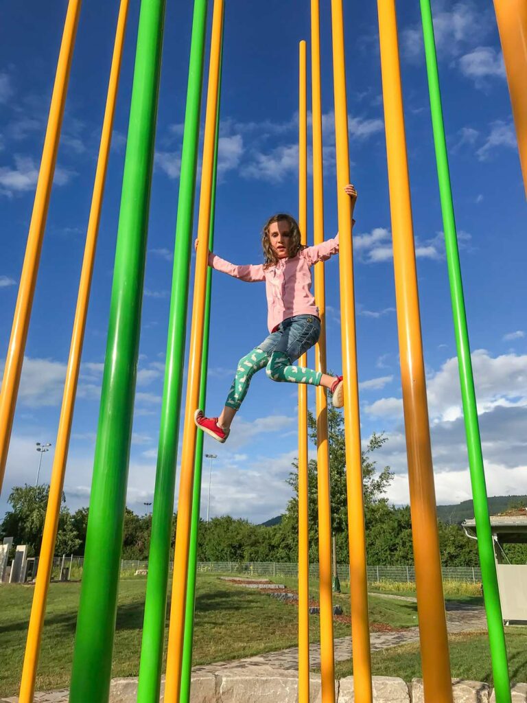 Spielgeräte Auswahl für Inklusion auf dem Spielplatz
