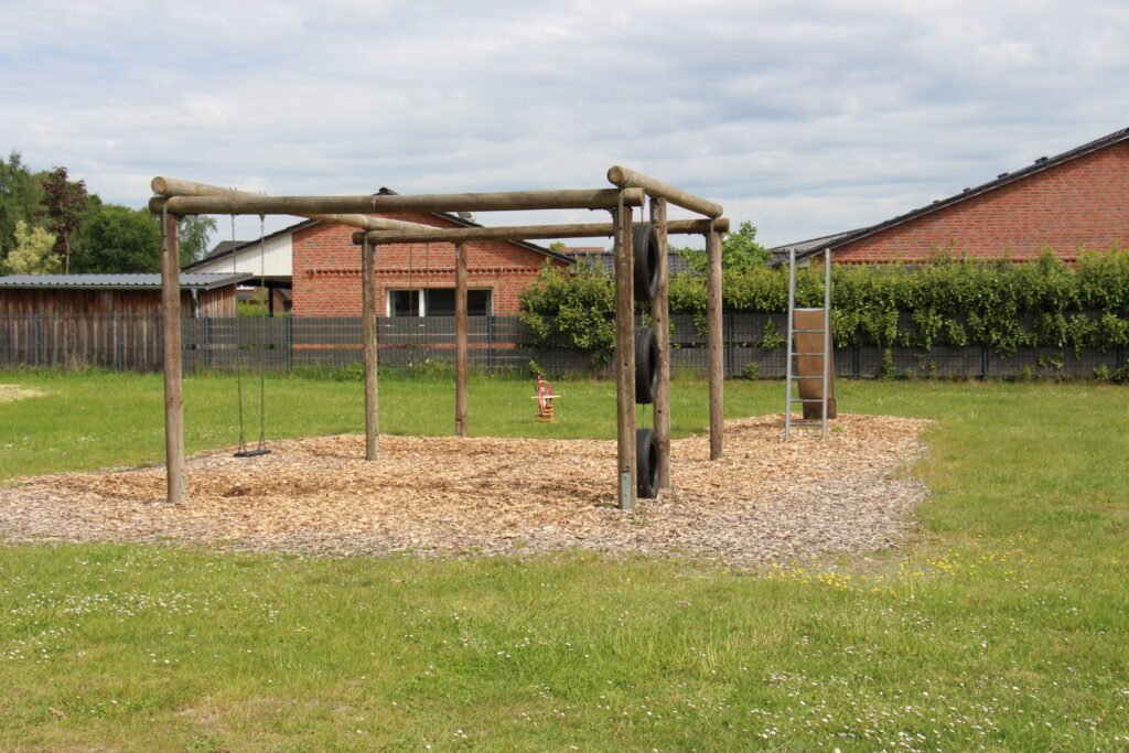 Spielgerät aus Holz
